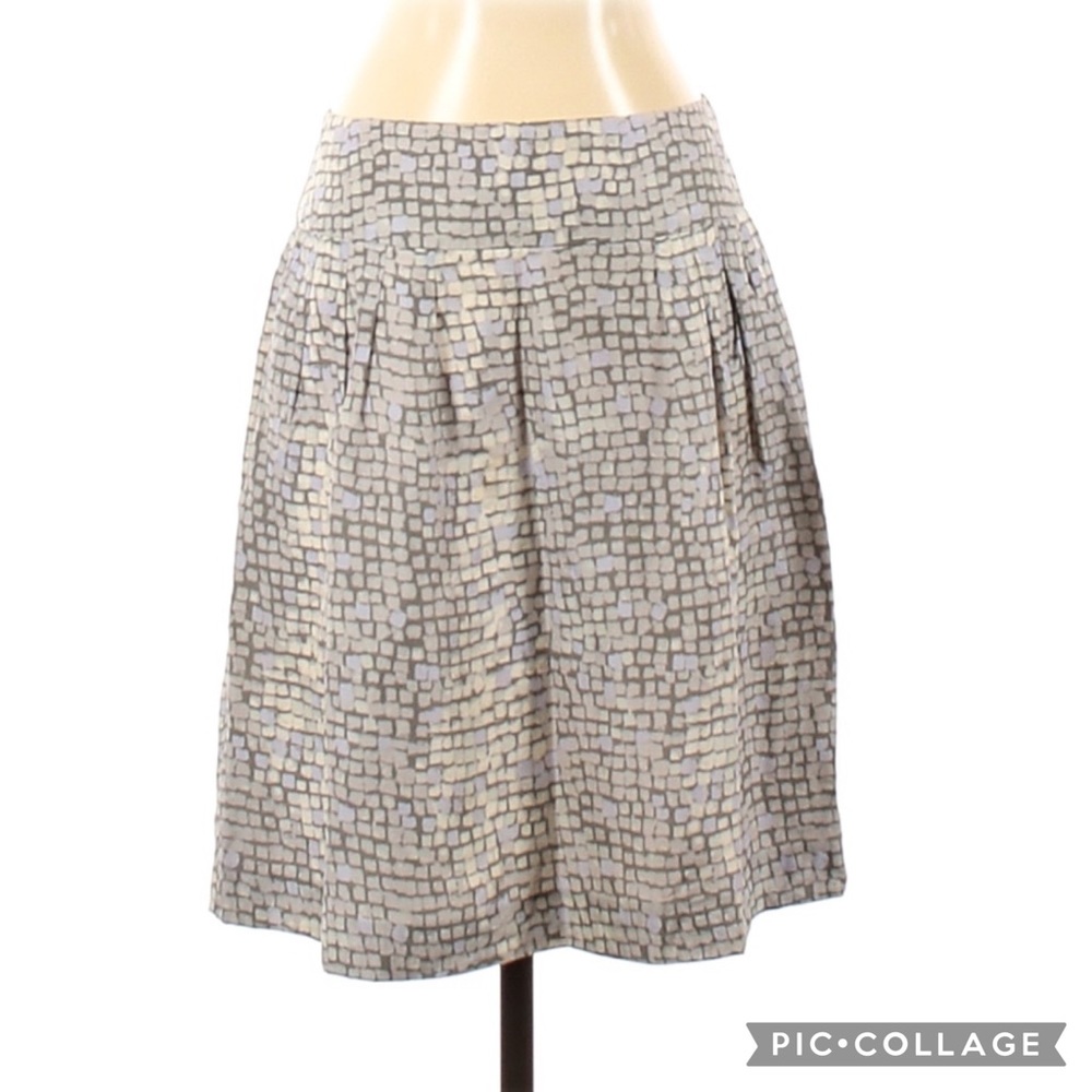 Banana Republic Size 4 (Petite) Silk Skirt